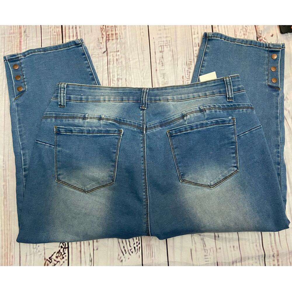 Sandpiper Mid Rise Capri Womens 22 Super Stretch Snap Hem Medium Wash Pocket NWT - Picture 3 of 14